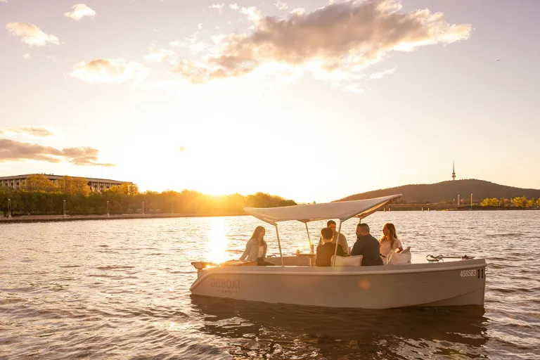 lake burley griffin australia road trip