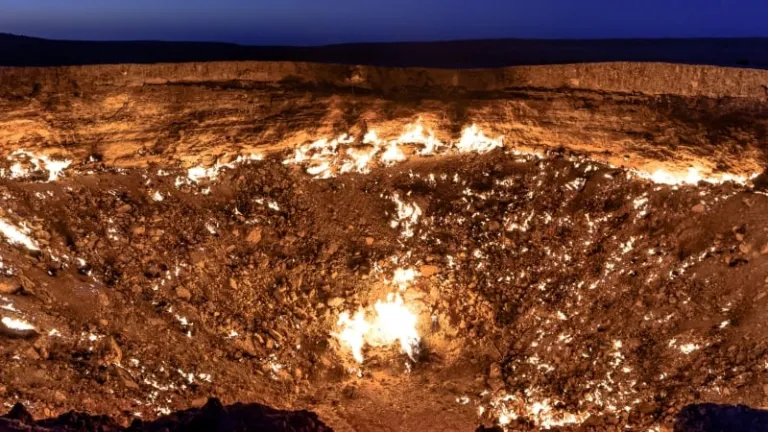 closeup of the crater at  in turkmenistan