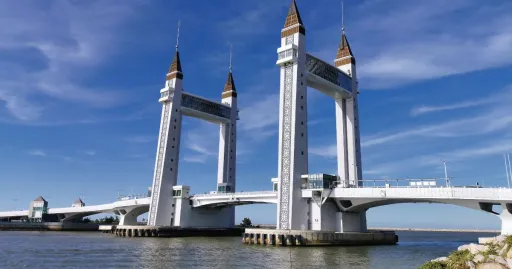 image for article 6 Must-Try Traditional Foods in Terengganu (2025 Local Guide)