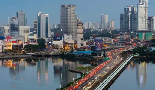 image for article Must-Try Eateries Worth the Queue in Johor Bahru
