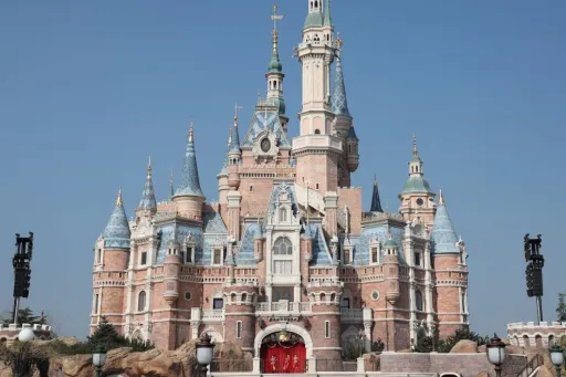 image for article Shanghai Disneyland: The Ultimate Experiences Guide to China's Magical Kingdom