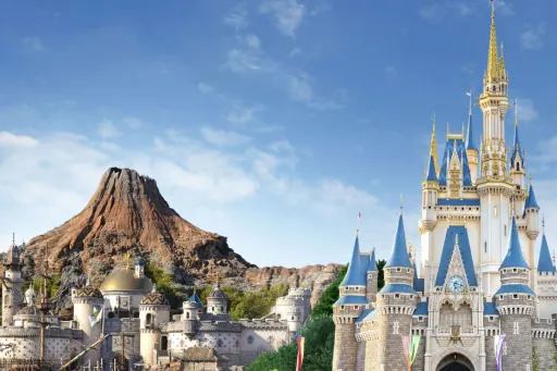 image for article Tokyo Disneyland and DisneySea: The Ultimate Experiences Guide