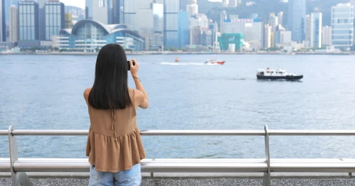 image for article Panduan Pengembaraan Solo: 16 Tips Anda Perlu Tahu Sebelum Melancong ke Hong Kong