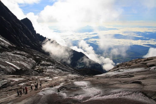 image for article 天然美！马来西亚景色最迷人的10座山峰